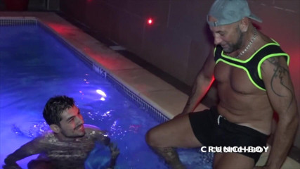 The official French bareback channel: Lelaki muda yang bijaksana seksi dikongkek mentah di sauna oleh...