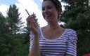 All Those Girlfriends: Carrie fumează o țigară înainte de a-și seduce pizda