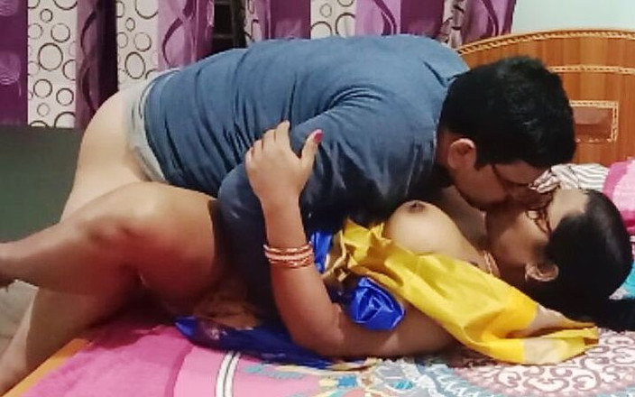 Popmini: पड़ोसी भारतीय देसी भाभी को चोद रहा है