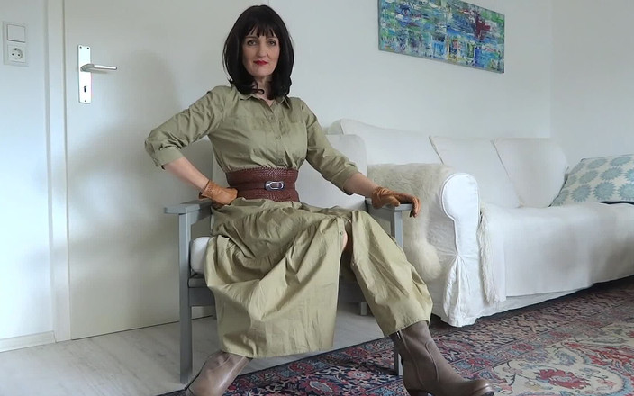 Lady Victoria Valente: Ikat pinggang ketat lebar bagian 9