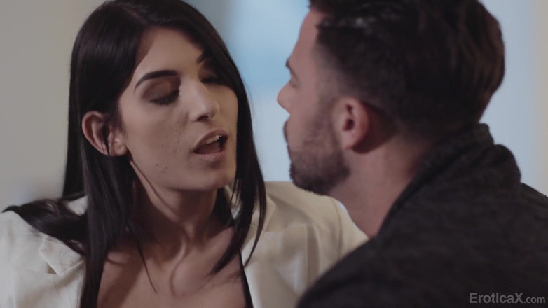 Erotica X: From prom queen to femme fatale - EroticaX