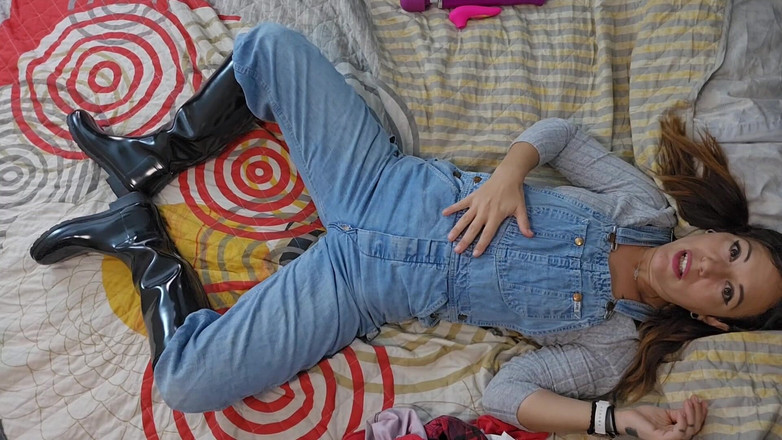 dafnedenoch: Lee džíny a lovecké boty – masturbace a stříkání