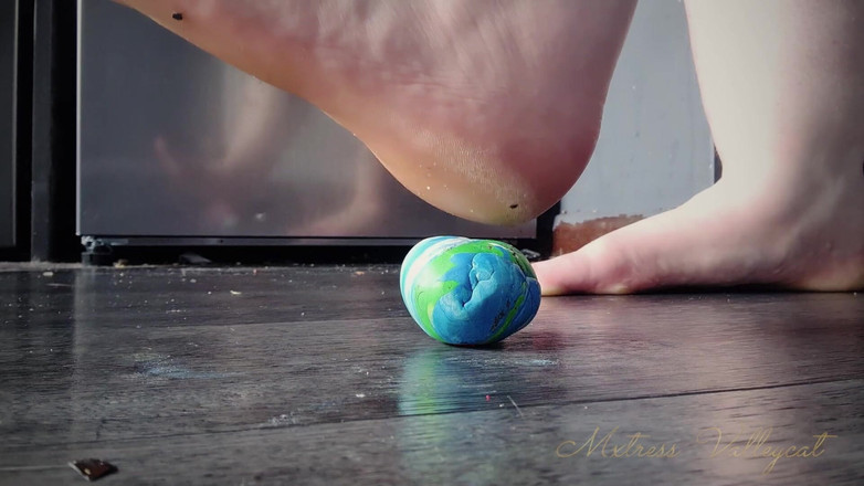 Mxtress Valleycat: Semua orang ingin menginjak-injak dunia