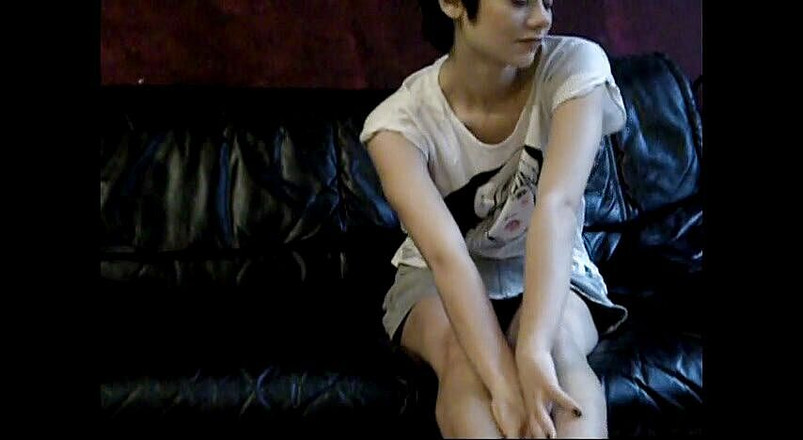 Foot Girls: Petite teen enjoy on her feets