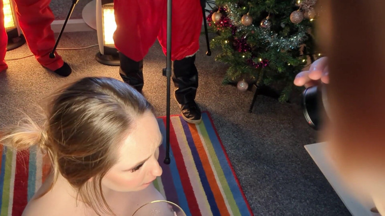 Mr_MobyDick: Eliza_smoke Xmas 부카케