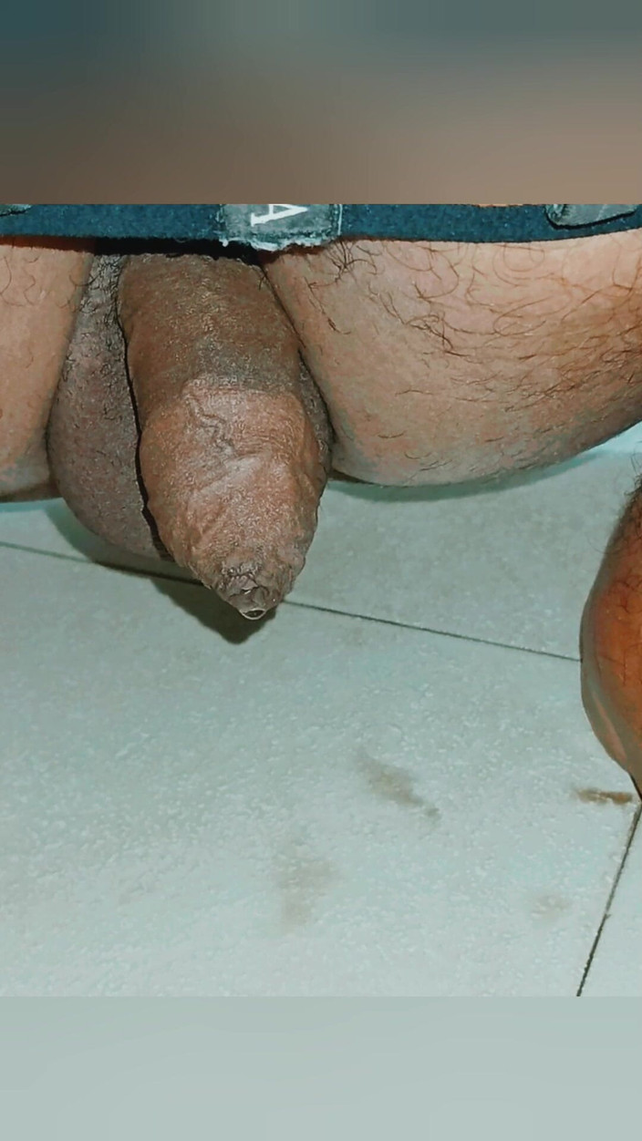 Hot sexy Sneha: Kencing di bilik air perempuan