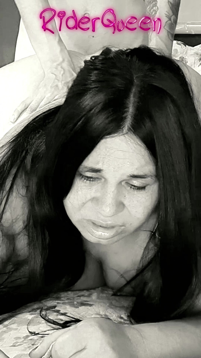 Riderqueen BBW Step Mom Latina Ebony: Riderqueen wird in doggystyle gefickt