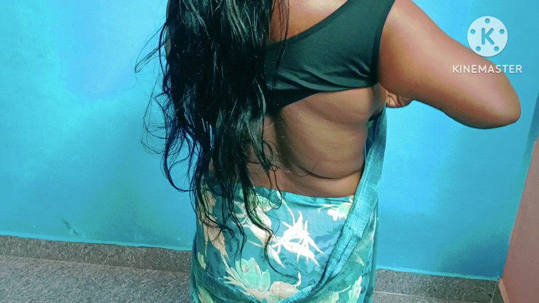 Sweethoneybgl: Hintli orta yaşlı seksi kadın partiye hazırlanıyor ve kılıfsız bluzlu...