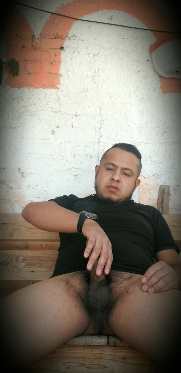 Caballero27xxx: Masturbándome la polla afuera