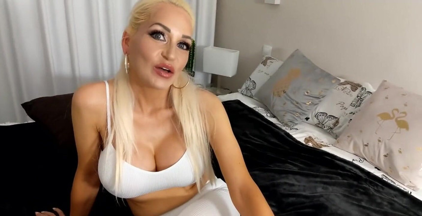 Sexyjacky: Horny stud for my gluttonous cunt wanted!