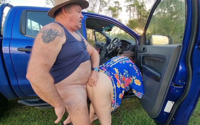 WeAreFukBunnies: Andiamo al parco e scopiamo
