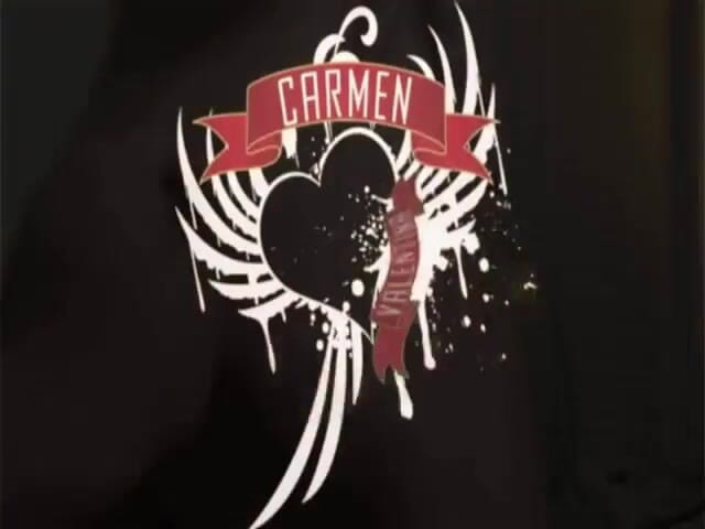 Carmen Valentina: Le mec vidéo de Carmen Valentina se fait sucer !