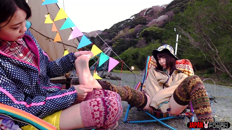 Japan Fetish Fusion: Le dita sudati di Saku Kurosaki sulla lingua di fuka...