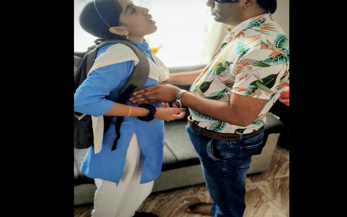 Bobbypranav: Seks teman gadis mudaku yang hot dengan seragam