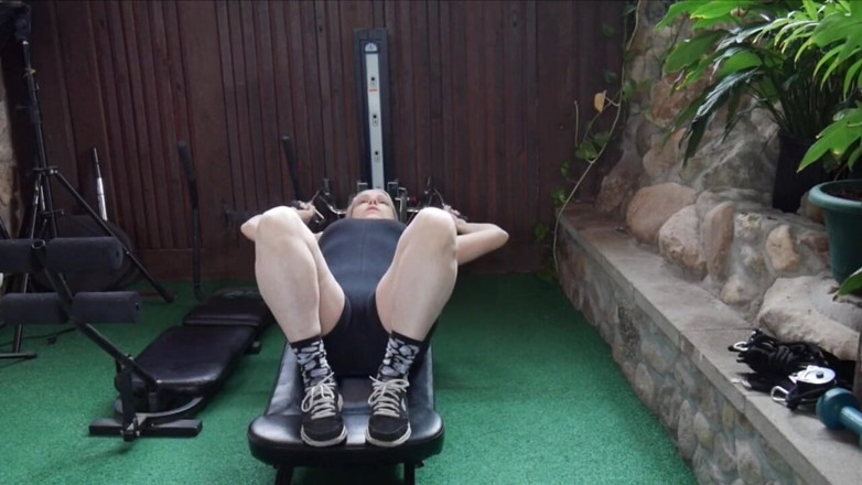Gartersex: Watching Stepmom Workout Turns Into Sex