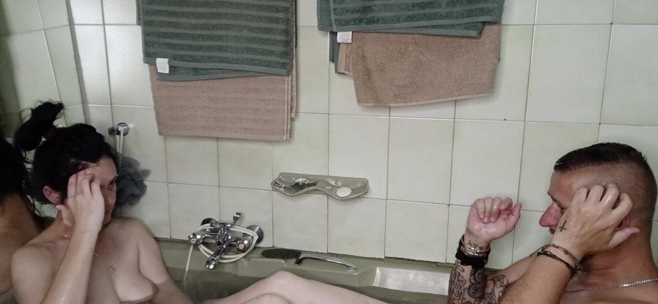 Bigjoefuckalott: Phòng tắm