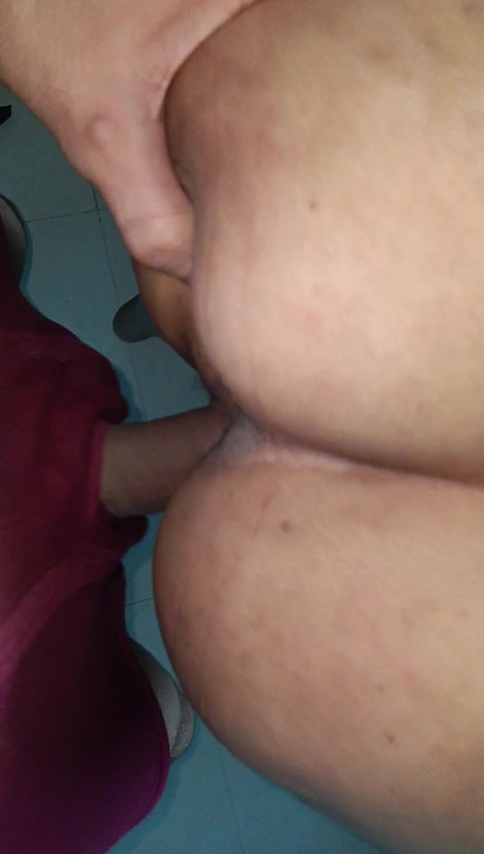 Poonamrandi143: Baldızını mutfakta sikiyor