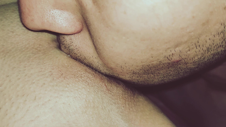 Milk_uwu: Een heerlijk poesje likken voor mijn stiefzus