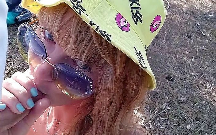 Bikeyeva Sasha: Versautes selfie - schneller fick im wald. Blowjob, arschlecken, doggystyle, sperma...