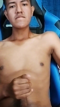 Joven Latino Se Corre
