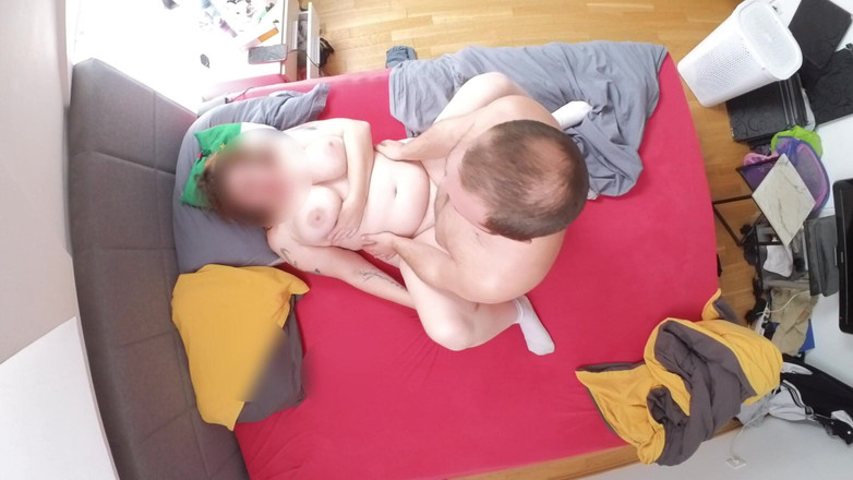 Hersecretlover: 请不要在我体内射精，我的丈夫会整天闻到你的精液在我身上