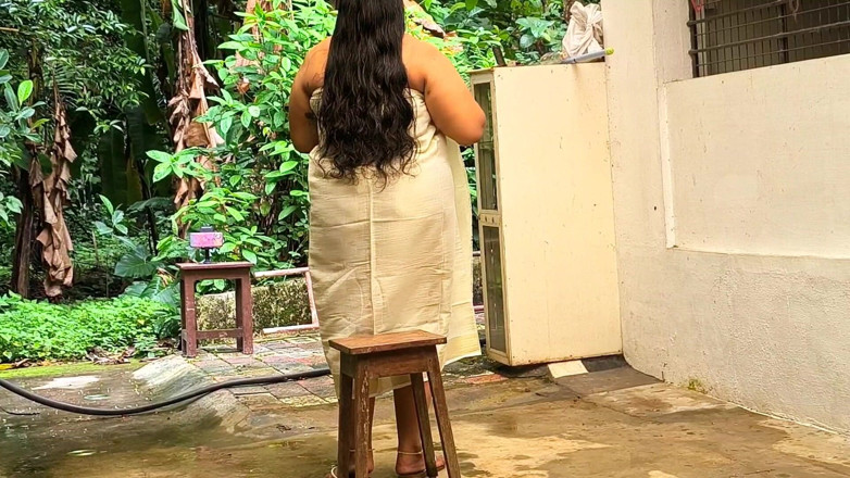 Anne Ipe: Mallu Big Ass Sexy MILF in Traditional Loincloth and Bodice,...