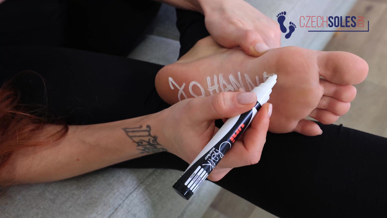 Czech Soles - foot fetish content: Ginger Cat je sexy zblízka škádlení nohou