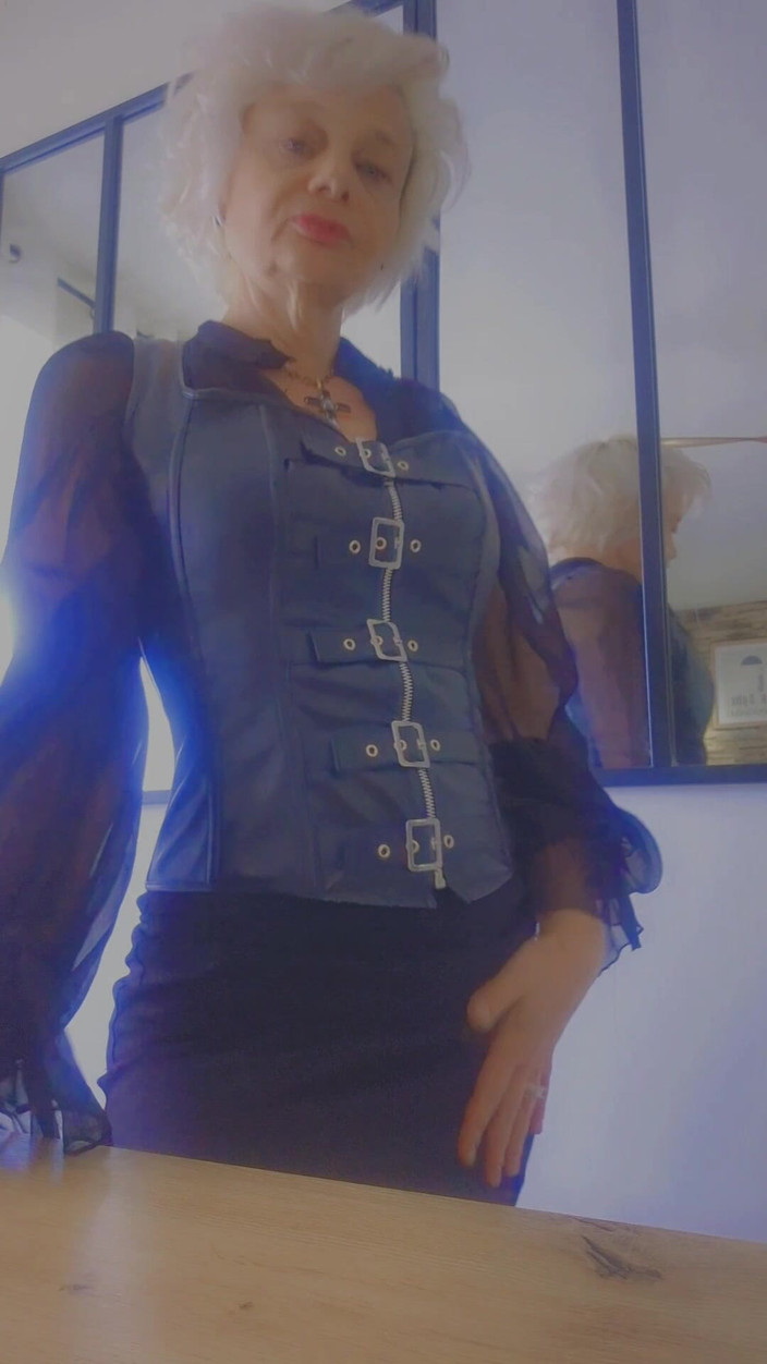 Sofy13: Cc mon cheri je te souhaite un bon 处女作 de semaine