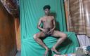 Desiboy110Ankit: Cewek hot india lagi asik kencing sampai kencing di luar...