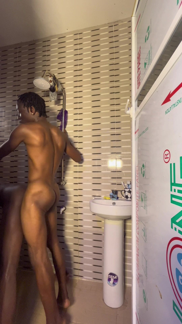 Blacksexy: Bilik air seksi dengan Presido