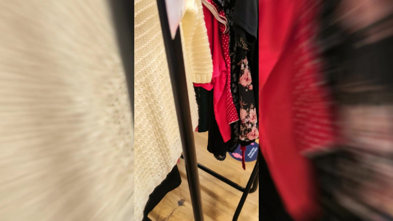 JessieHH: खरीदारी के दौरान उसे रेंगते और मुझ पर झांकते हुए पकड़ा