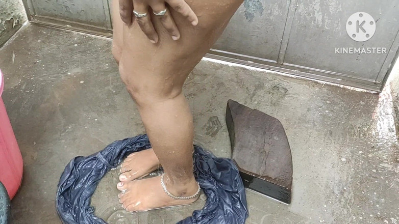 Anita yadav: Anita Pizdă fierbinte salvându-și sânii fierbinți