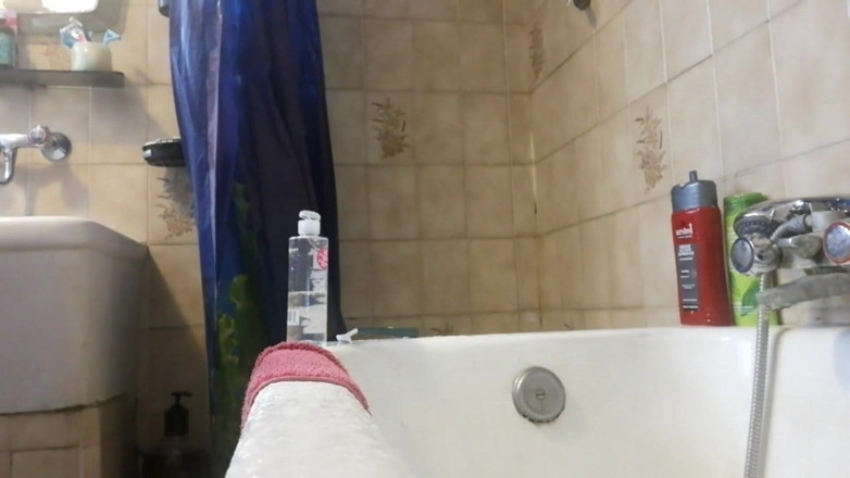 Nicoletta Embassi: Milf hairy bush hot shower