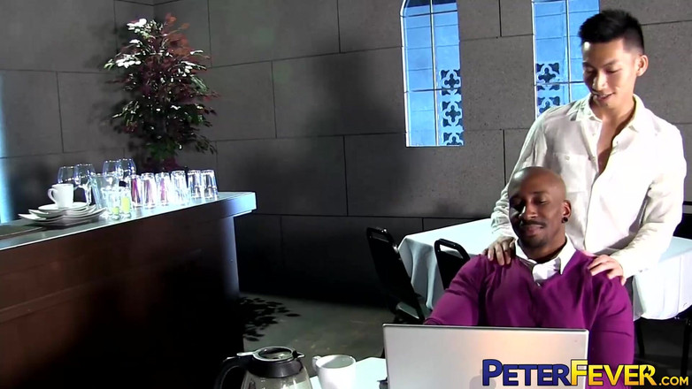 Peter Fever: Peterfever dubur antara kaum dengan Max Konnor dan David Ace