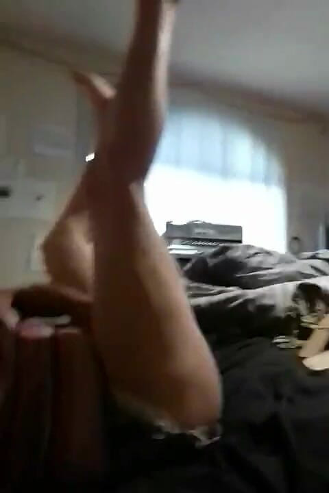 Lucy0008: Mindy穿着短裤