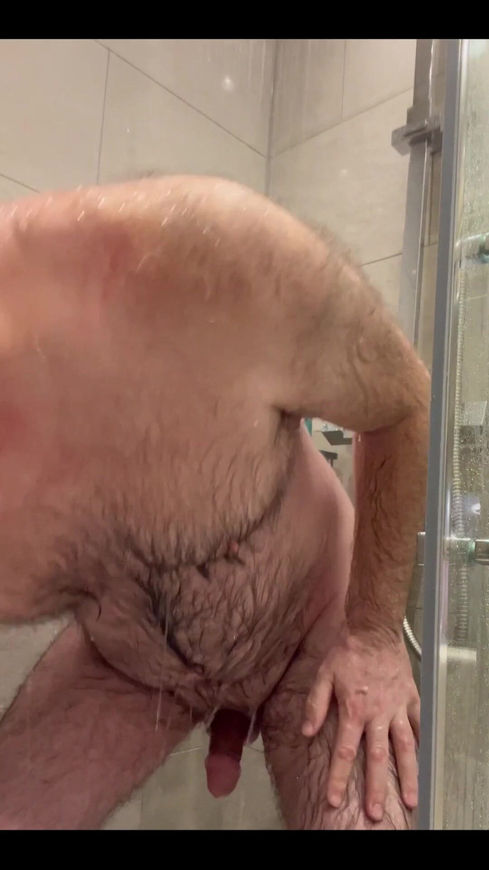 Djdavexxx: Ducha y luego masturbarse en el sofá