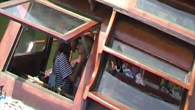 RetroTrashX: कप्तान नाविकों के शरीर से अपना रस निकालता है