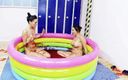 LesbianFantasies: Sexy en heet spelen met hun lichamen in het zwembad