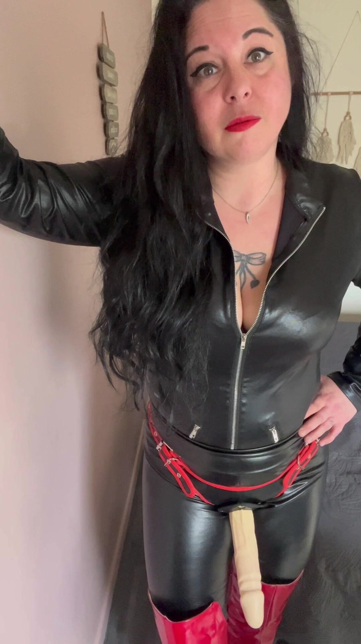 Maitresse Clara: 8 ore la ordinele mele...