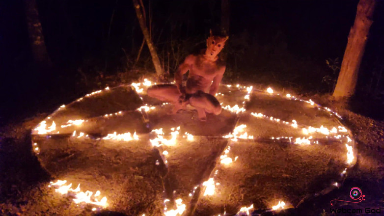 Arthur Eden aka Webcam God: Ring of fire - The ritual (4K)