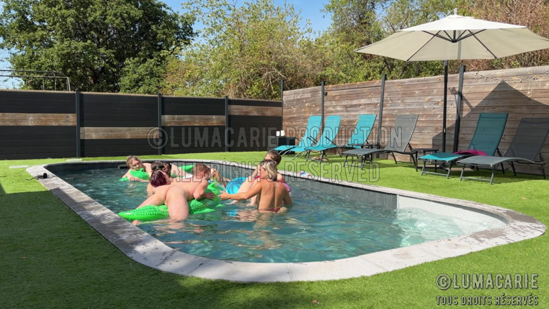 Lumacarie: Orgy at the Pool