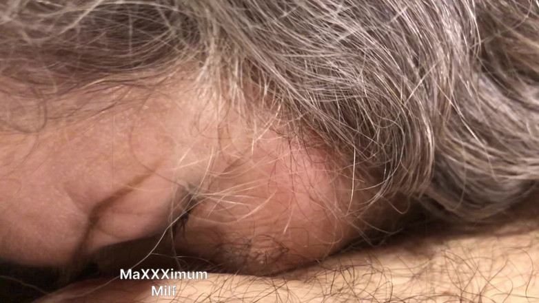 MaXXXimumMilf: Cocksucking babičky nosí rtěnku! POV kouření + výstřik do krku! Maxxximummilf