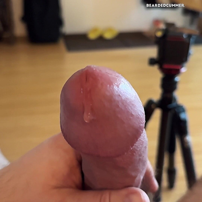 Beardedcummer: Giocando con il mio presborra gocciolante (al rallentatore, senza sborrata)