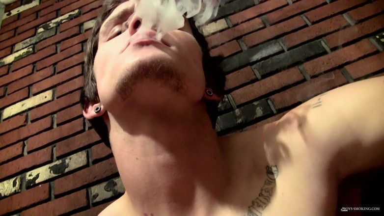 Boys Smoking: レックス・スモーキン・バイ・ザ・ファイアプレイス