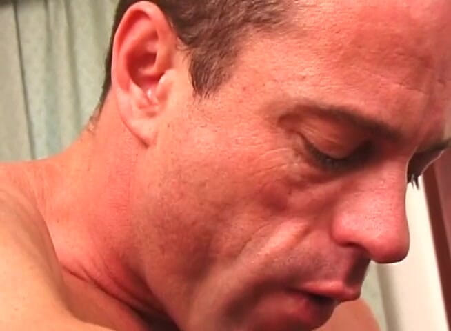 Bareback TV: Muskulöse homosexuelle knallen nach 69 pose hart