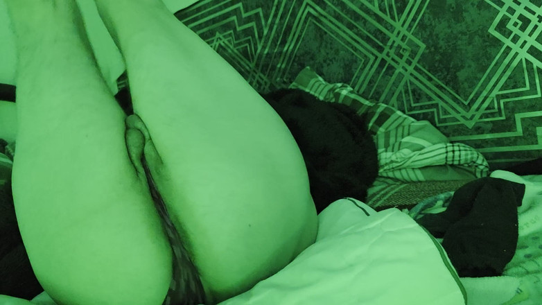 Nalekhome: 他粉碎他的鸡蛋并按摩他的前列腺