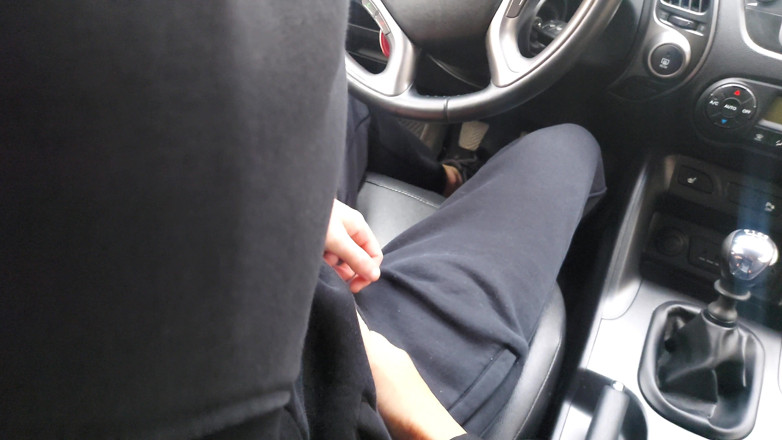 Step Mommy: MILF panas mengusik pemandu teksi di dalam kereta, dengan kaki...