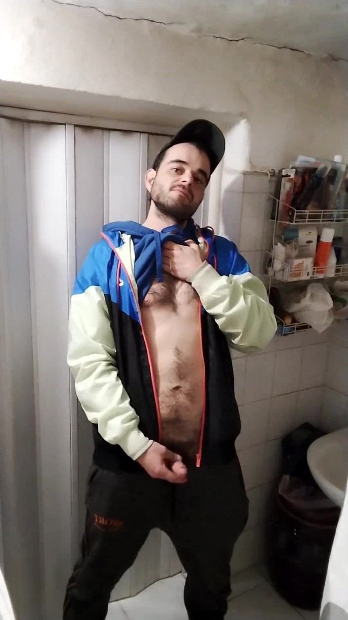 jerkofflover: 화장실에서 전 남자친구에게 자위하고 있는데, 그는 잠이 들었고 나에게 줄 사람이 없었기 때문입니다.