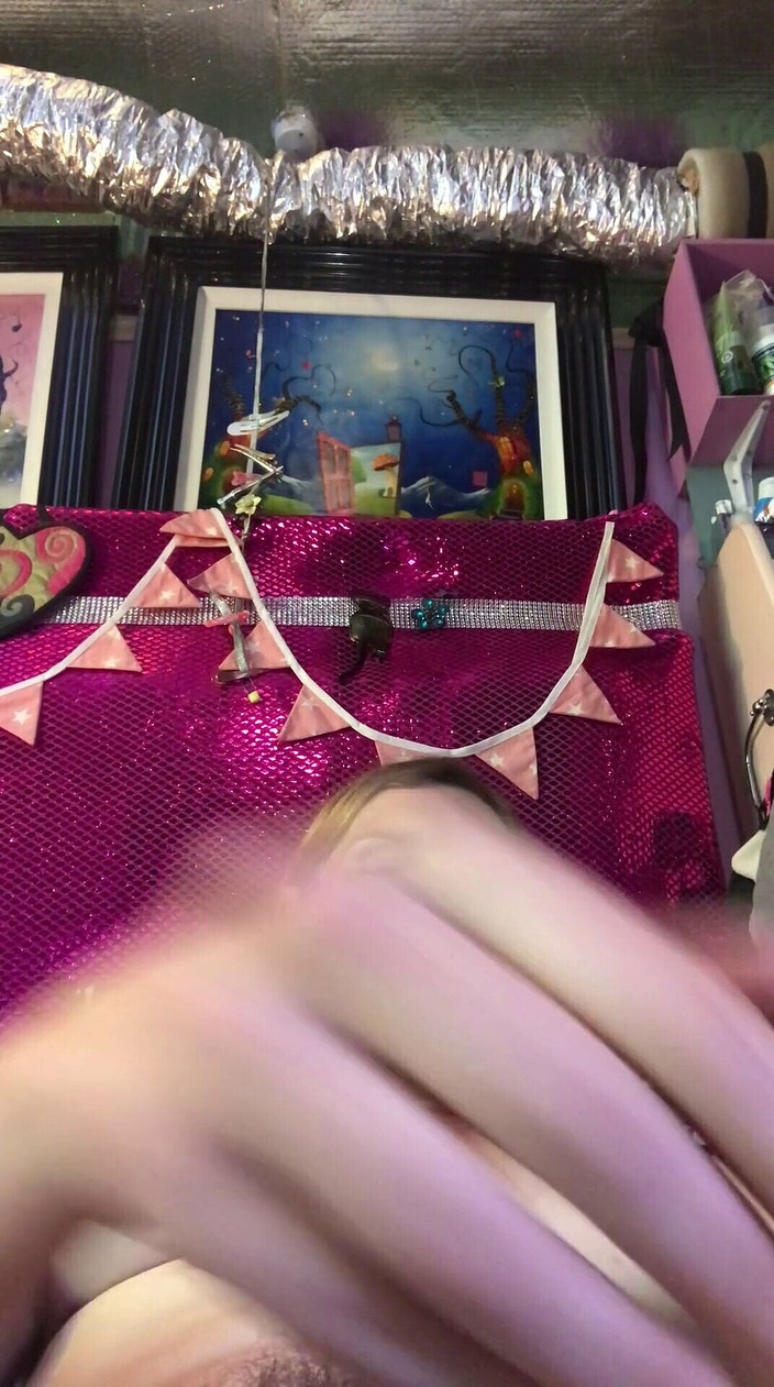 MistressWriggler: Připojte se k paní Wriggler pro POV super sexy kouření žhavé...