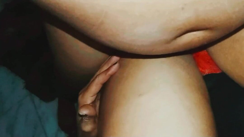 anal_queen_amateur: MILF doszła palcami, podczas gdy kłoda wchodzi i wychodzi z...